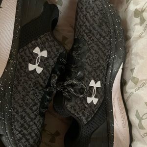 🤩Women’s Under Armour Sneakers